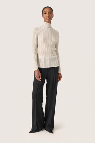 SOAKED IN LUXURY Sweater 'Laisa' in Beige