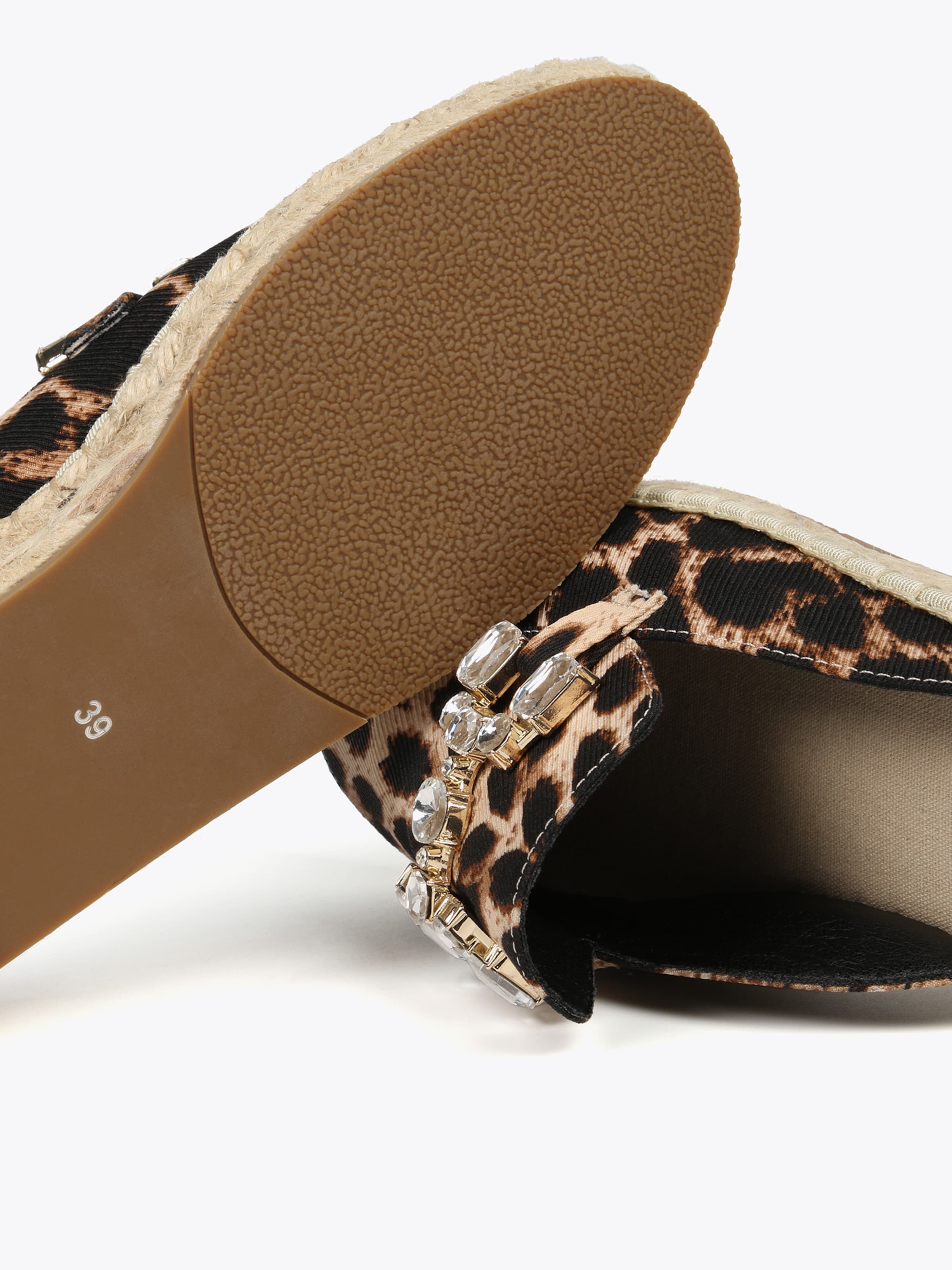 Lola Casademunt Pistokkaat värissä musta