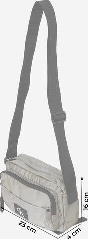 Calvin Klein Jeans Tasche in Grau