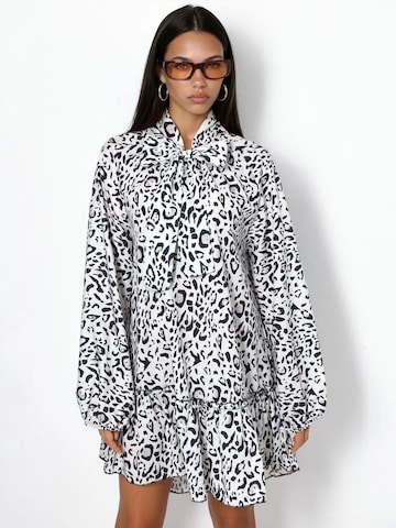 Abito camicia di MSN Collection in bianco: frontale
