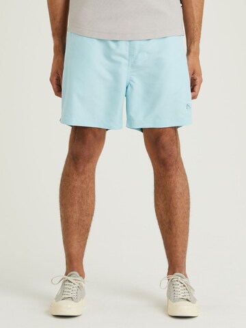 CHASIN' Badeshorts in Blau: Vorderseite