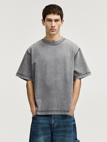 Pull&Bear Shirt in Grey: front