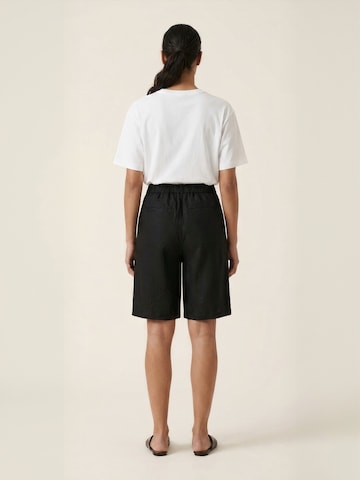 Levete Room Regular Shorts ' LR-RIOT ' in Schwarz