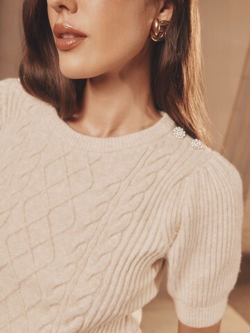 Lipsy Pullover in Beige