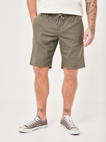 PADDOCKS Regular Pants 'Bermuda' in Green: front