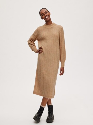 Selected Femme Petite Knitted dress 'GLOWIE' in Brown