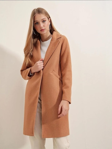 Bigdart Tussenmantel in Bruin: voorkant