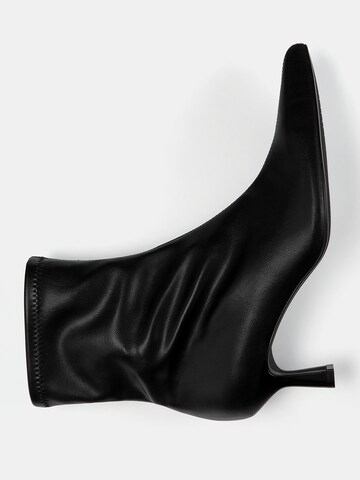 Pull&Bear Stiefelette in Schwarz