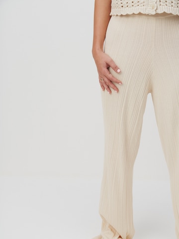 florence by mills exclusive for ABOUT YOU Loosefit Hose 'Brisk' in Beige