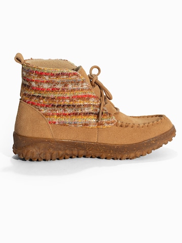 Botine 'Tealey' de la Minnetonka pe maro