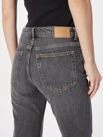 WEEKDAY Regular Jeans 'Pin' i svart