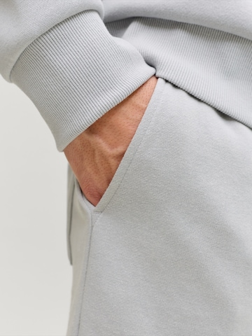 JJ Rebel Свободный крой Штаны 'JREBGORM' в Серый