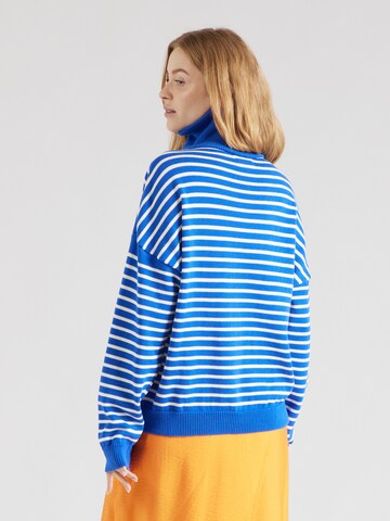 Derbe Pullover in Blau