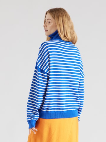 Derbe Pullover in Blau