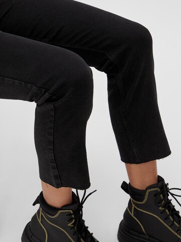 Coupe slim Jean 'Luna' PIECES en noir