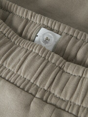 žalia NAME IT Standartinis Kelnės 'NKMOLLIE'