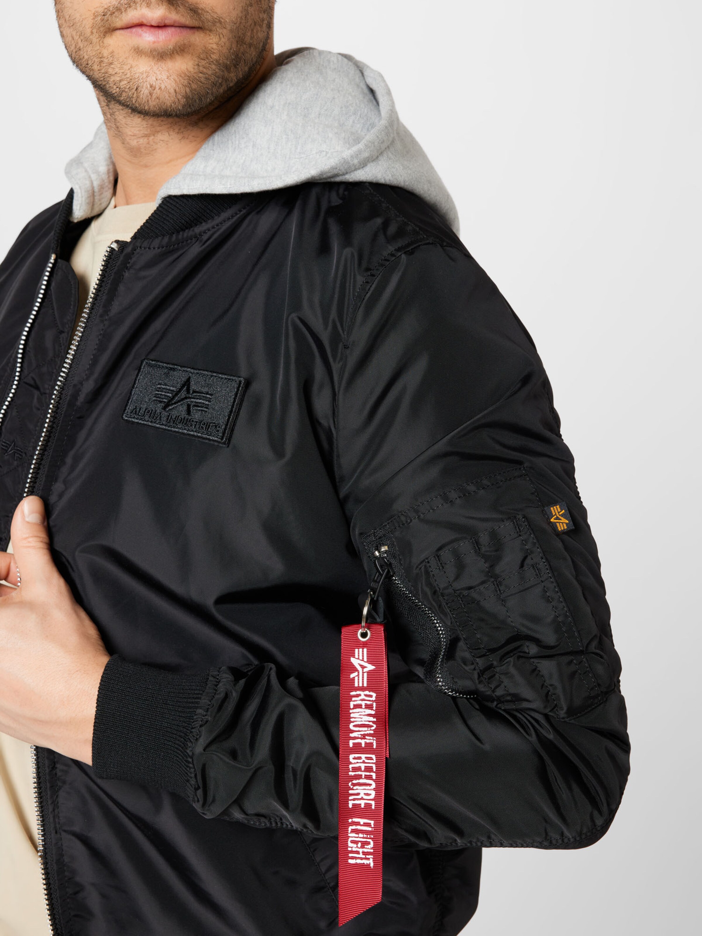 Männer Große Größen ALPHA INDUSTRIES Jacke in Schwarz - DH18235 Männer Große Größen ALPHA INDUSTRIES Jacke in Schwarz - DH18235