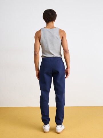 ADIDAS ORIGINALS Alt kitsenev Püksid 'Trefoil Essentials', värv sinine