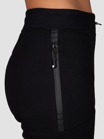 MOROTAI Tapered Sporthose 'Comfy Performance' in Schwarz