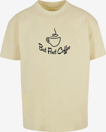 Merchcode T-Shirt 'But First Coffee' in Gelb: predná strana