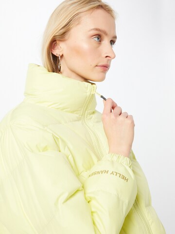 HELLY HANSEN - Casaco de inverno em amarelo