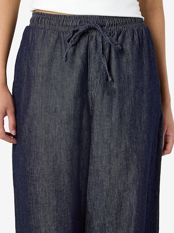 Wide leg Pantaloni 'NMEnza' di Noisy may in blu