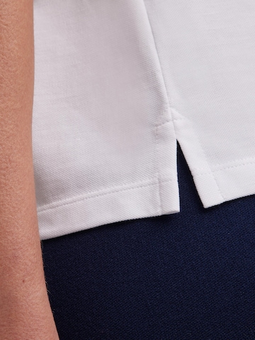 FALKE Shirt 'Essential Boxy'‌‌‌‌‌‌‌‌ in Weiß