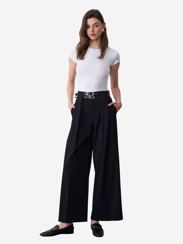 Wide leg Pantaloni 'Hose' di Dilvin in nero