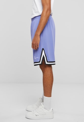 Karl Kani Regular Shorts in Lila