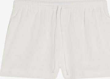 Bershka Shorts in Weiß: Vorderseite