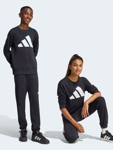 ADIDAS SPORTSWEAR Treenipuku värissä musta: etupuoli