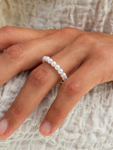Made by Nami Ring in White
