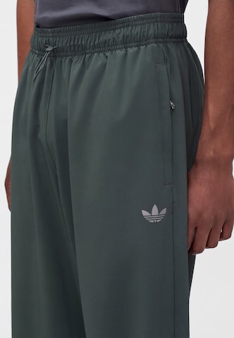 ADIDAS ORIGINALSLoosefit Hlače 'TEAMGEIST' - siva boja