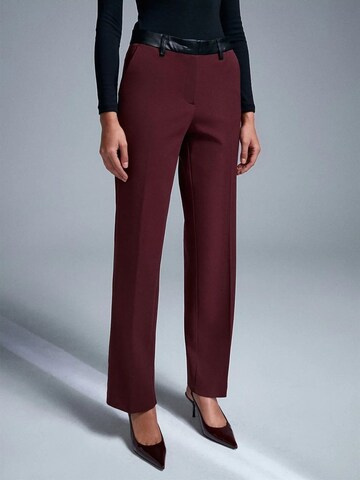 Dilvin Regular Broek in Rood: voorkant