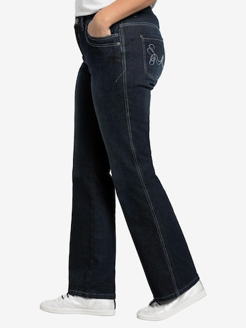 SHEEGO Bootcut Jeans 'Maila' i blå