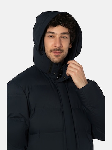 BENVENUTO Winterjacke 'CIRO', Model ist 185 cm groß und trägt Größe 50 in Blau