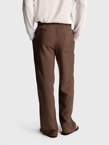 Regular Pantalon Giesto en marron