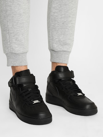 Nike Sportswear - Zapatillas deportivas altas 'Air Force 1 Mid 07' en negro: frente