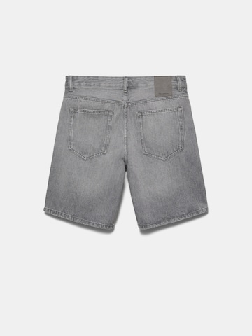 Pull&Bear Regular Shorts in Grau