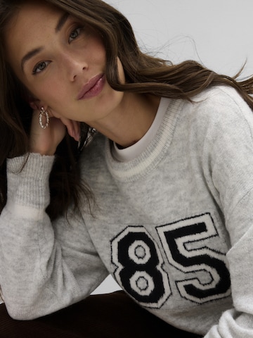 Pullover extra large di bonprix in grigio