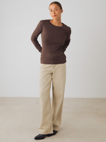 Honest Basics Shirt 'Long Rib'‌ in Braun