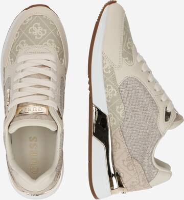 Sneaker bassa 'MOXEA10' di GUESS in beige