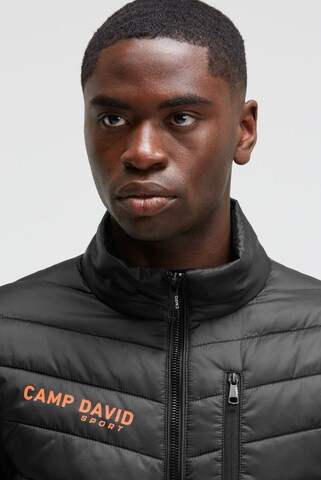 Giacca per outdoor 'Keep Focused' di CAMP DAVID in nero