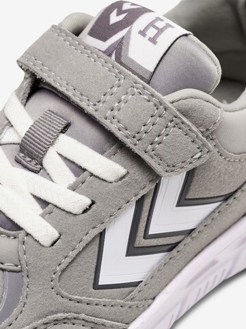 Hummel Sneaker in Grau