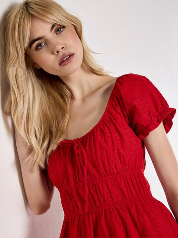 Robe ' ' Apricot en rouge