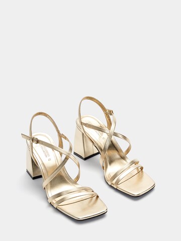 Pull&Bear Sandale in Gold