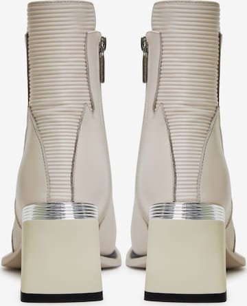 CESARE GASPARI Ankle Boots in Beige