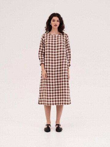 AmourLinen Jurk 'Amalia' in Bruin: voorkant