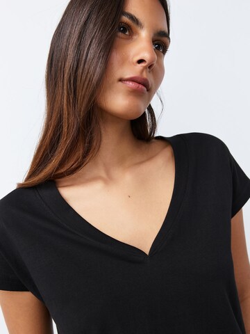 Tricou de la Next pe gri