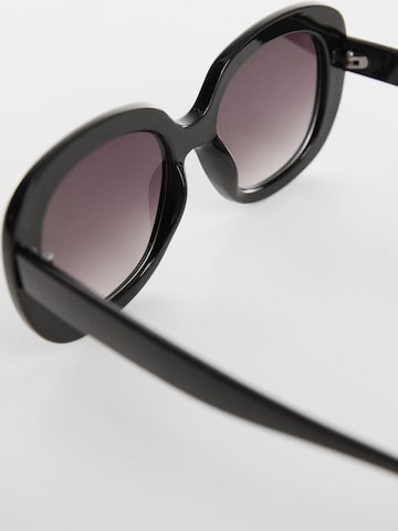 MANGO Okulary przeciwsłoneczne 'FAVIGNAN' w kolorze czarny